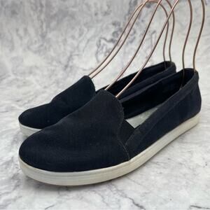 Yuu Glitzy Black SlipOn Shoes. Size 8.5M. Excellent condition!